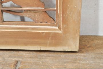 アンティーク建具　素朴な梅がアクセントの格子入り彫刻欄間1枚(明り取り、明かり取り)(R-076363)