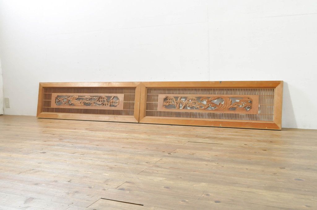 ビンテージ建具 松竹梅 和の空間を演出する彫刻入り組子欄間2枚セット(明り取り、明かり取り、彫刻欄間、ランマ、ヴィンテージ)(R-076368)