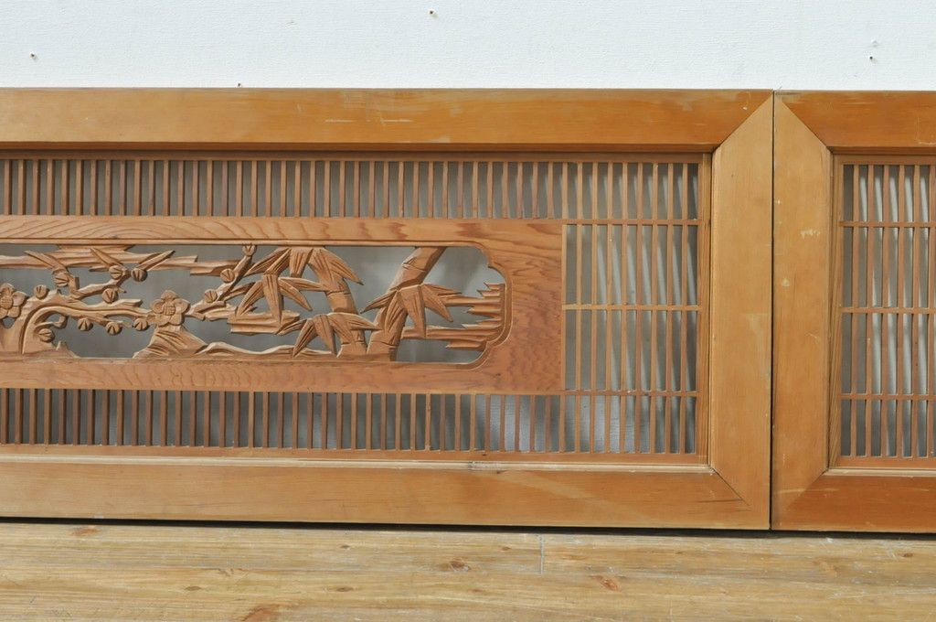 ビンテージ建具 松竹梅 和の空間を演出する彫刻入り組子欄間2枚セット(明り取り、明かり取り、彫刻欄間、ランマ、ヴィンテージ)(R-076368)