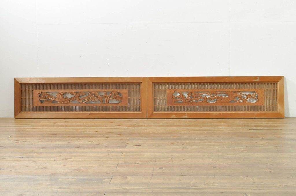 ビンテージ建具 松竹梅 和の空間を演出する彫刻入り組子欄間2枚セット(明り取り、明かり取り、彫刻欄間、ランマ、ヴィンテージ)(R-076368)