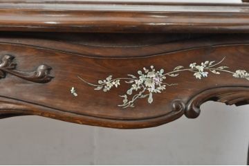 アジアンビンテージ　唐木(花梨、カリン)　螺鈿(ラデン)　象嵌入り　花に舞う蝶の意匠が愛らしいベンチ(長椅子、長イス、板座チェア、アームチェア、ヴィンテージ)(R-076373)