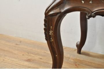 アジアンビンテージ　唐木(花梨、カリン)　螺鈿(ラデン)　象嵌入り　花に舞う蝶の意匠が愛らしいベンチ(長椅子、長イス、板座チェア、アームチェア、ヴィンテージ)(R-076373)