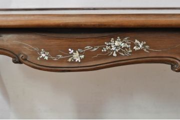 アジアンビンテージ　唐木(花梨、カリン)　螺鈿(ラデン)　象嵌入り　花に舞う蝶の意匠が愛らしいベンチ(長椅子、長イス、板座チェア、アームチェア、ヴィンテージ)(R-076373)