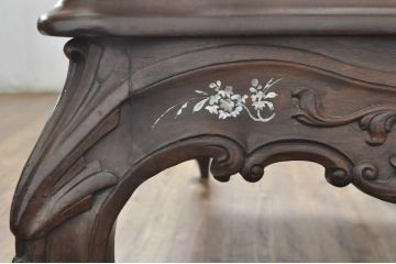 アジアンビンテージ　唐木(花梨、カリン)　螺鈿(ラデン)　象嵌入り　花に舞う蝶の意匠が愛らしいベンチ(長椅子、長イス、板座チェア、アームチェア、ヴィンテージ)(R-076374)