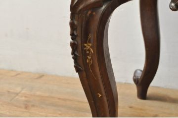 アジアンビンテージ　唐木(花梨、カリン)　螺鈿(ラデン)　象嵌入り　花に舞う蝶の意匠が愛らしいアームチェア(ダイニングチェア、板座チェア、椅子、イス、ヴィンテージ)(R-076377)