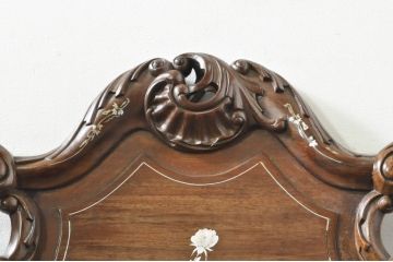 アジアンビンテージ　唐木(花梨、カリン)　螺鈿(ラデン)　象嵌入り　花に舞う蝶の意匠が愛らしいアームチェア(ダイニングチェア、板座チェア、椅子、イス、ヴィンテージ)(R-076378)