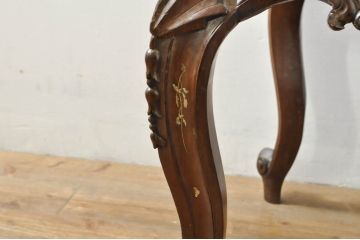 アジアンビンテージ　唐木(花梨、カリン)　螺鈿(ラデン)　象嵌入り　花に舞う蝶の意匠が愛らしいアームチェア(ダイニングチェア、板座チェア、椅子、イス、ヴィンテージ)(R-076378)
