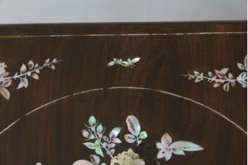 アジアンアンティーク　象嵌入り　総紫檀(シタン)材　螺鈿細工が美しい飾り棚(花台、飾り台、サイドテーブル)(R-076380)
