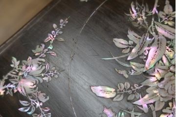 アジアンアンティーク　象嵌入り　総紫檀(シタン)材　螺鈿細工が美しい飾り棚(花台、飾り台、サイドテーブル)(R-076380)