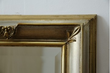 中古　イタリア高級輸入家具　上品な華やかさが魅力的! アンティーク調のウォールミラー　(R-076381)