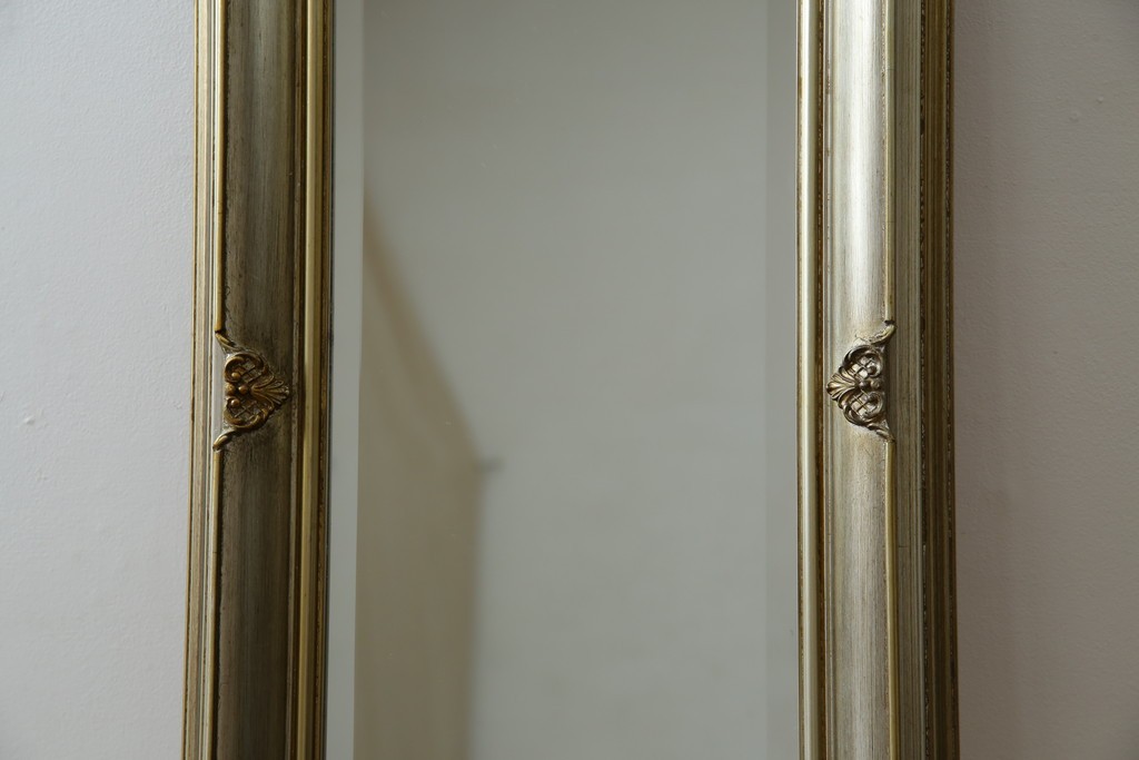 中古　イタリア高級輸入家具　上品な華やかさが魅力的! アンティーク調のウォールミラー　(R-076381)