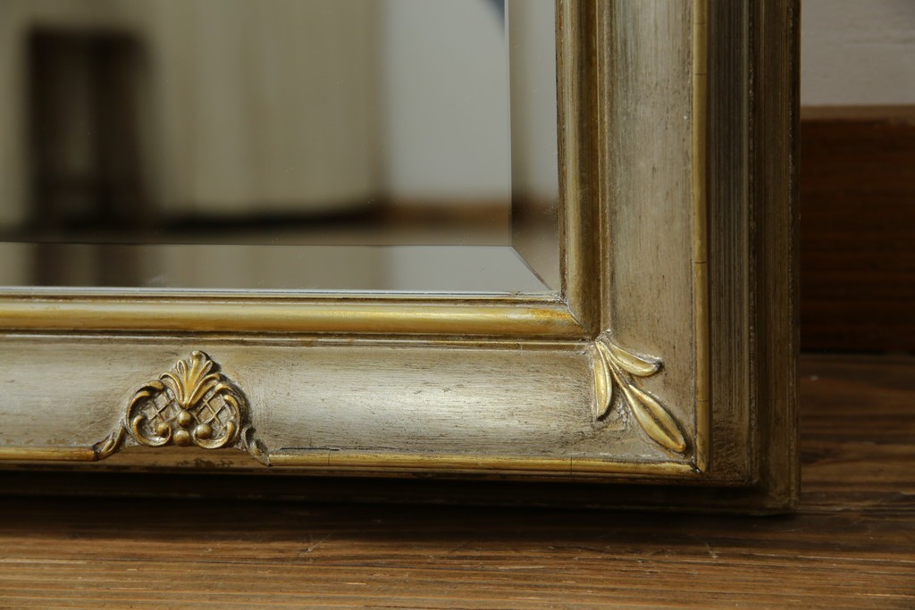 中古　イタリア高級輸入家具　上品な華やかさが魅力的! アンティーク調のウォールミラー　(R-076381)