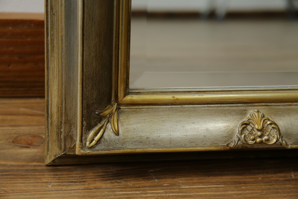 中古　イタリア高級輸入家具　上品な華やかさが魅力的! アンティーク調のウォールミラー　(R-076381)