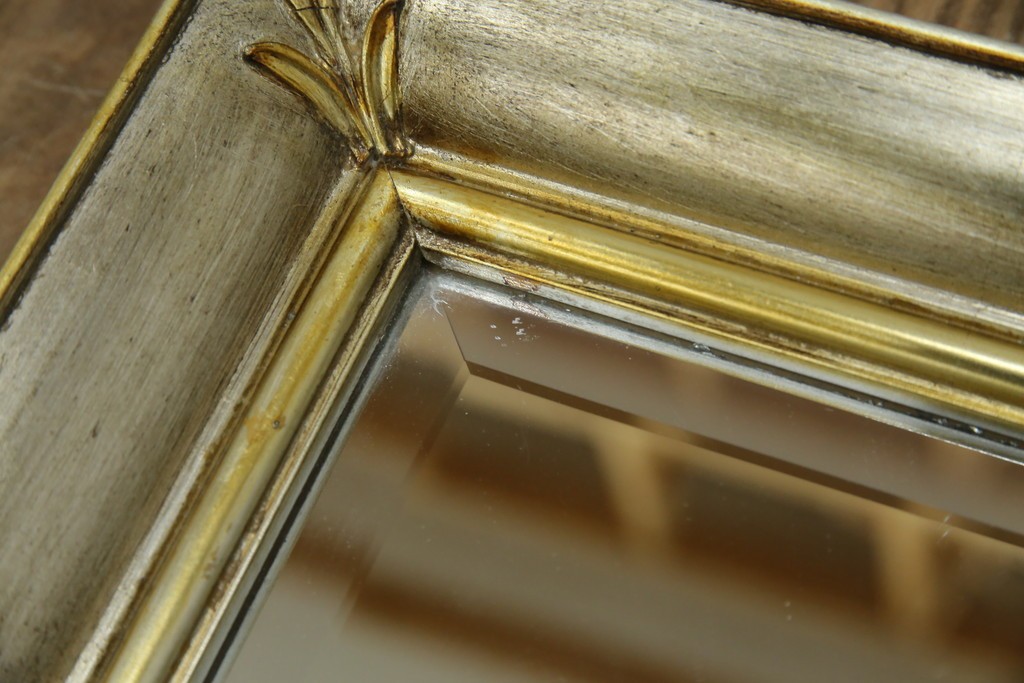 中古　イタリア高級輸入家具　上品な華やかさが魅力的! アンティーク調のウォールミラー　(R-076381)