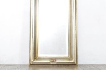 中古　イタリア高級輸入家具　上品な華やかさが魅力的! アンティーク調のウォールミラー(姿見、壁掛け鏡)(R-076381)