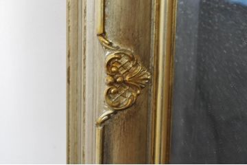 中古　イタリア高級輸入家具　上品な華やかさが魅力的! アンティーク調のウォールミラー(姿見、壁掛け鏡)(R-076381)