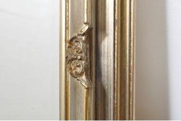 中古　イタリア高級輸入家具　上品な華やかさが魅力的! アンティーク調のウォールミラー(姿見、壁掛け鏡)(R-076381)