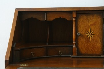 イギリスヴィンテージ　高級家具　ロスジョン(ROSJOHN)　マホガニー材　イギリス王室御用達ブランドのライティングビューロー　(R-076401)
