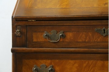 イギリスヴィンテージ　高級家具　ロスジョン(ROSJOHN)　マホガニー材　イギリス王室御用達ブランドのライティングビューロー　(R-076401)