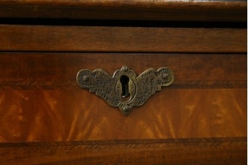 イギリスヴィンテージ　高級家具　ロスジョン(ROSJOHN)　マホガニー材　イギリス王室御用達ブランドのライティングビューロー　(R-076401)