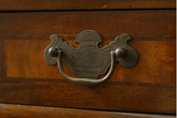 イギリスヴィンテージ　高級家具　ロスジョン(ROSJOHN)　マホガニー材　イギリス王室御用達ブランドのライティングビューロー　(R-076401)