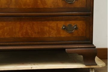 イギリスヴィンテージ　高級家具　ロスジョン(ROSJOHN)　マホガニー材　イギリス王室御用達ブランドのライティングビューロー　(R-076401)