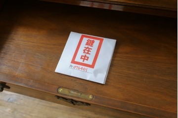 イギリスヴィンテージ　高級家具　ロスジョン(ROSJOHN)　マホガニー材　イギリス王室御用達ブランドのライティングビューロー　(R-076401)
