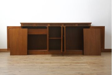 中古　DREXEL HERITAGE(ドレクセルヘリテイジ)　Triune(トライユン)　優雅な佇まいが魅力のクリデンザキャビネット(クレデンザ、サイドボード、リビングボード、収納棚、戸棚)(定価約66万円)(R-076402)