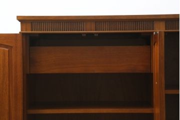 中古　DREXEL HERITAGE(ドレクセルヘリテイジ)　Triune(トライユン)　優雅な佇まいが魅力のクリデンザキャビネット(クレデンザ、サイドボード、リビングボード、収納棚、戸棚)(定価約66万円)(R-076402)