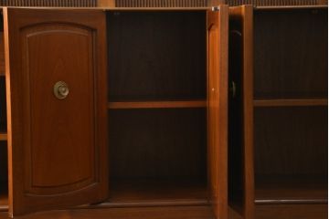 中古　DREXEL HERITAGE(ドレクセルヘリテイジ)　Triune(トライユン)　優雅な佇まいが魅力のクリデンザキャビネット(クレデンザ、サイドボード、リビングボード、収納棚、戸棚)(定価約66万円)(R-076402)