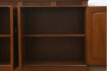 中古　DREXEL HERITAGE(ドレクセルヘリテイジ)　Triune(トライユン)　優雅な佇まいが魅力のクリデンザキャビネット(クレデンザ、サイドボード、リビングボード、収納棚、戸棚)(定価約66万円)(R-076402)