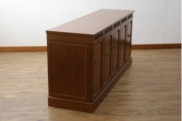 中古　DREXEL HERITAGE(ドレクセルヘリテイジ)　Triune(トライユン)　優雅な佇まいが魅力のクリデンザキャビネット(クレデンザ、サイドボード、リビングボード、収納棚、戸棚)(定価約66万円)(R-076402)