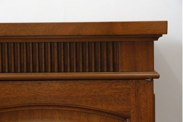 中古　DREXEL HERITAGE(ドレクセルヘリテイジ)　Triune(トライユン)　優雅な佇まいが魅力のクリデンザキャビネット(クレデンザ、サイドボード、リビングボード、収納棚、戸棚)(定価約66万円)(R-076402)