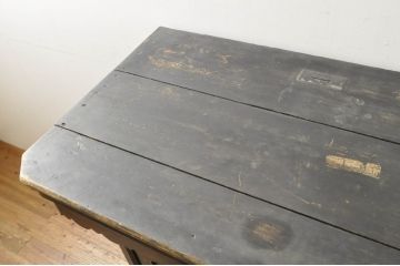フランスアンティーク　パイン材　クラシカルなデザインがおしゃれな小振りのフレンチカウンターテーブル(演台、教壇、教卓、説教台、サイドボード、サイドキャビネット、収納棚、戸棚、店舗什器)(R-076405)