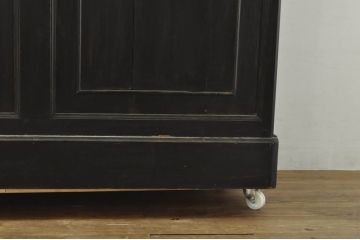 フランスアンティーク　パイン材　クラシカルなデザインがおしゃれな小振りのフレンチカウンターテーブル(演台、教壇、教卓、説教台、サイドボード、サイドキャビネット、収納棚、戸棚、店舗什器)(R-076405)