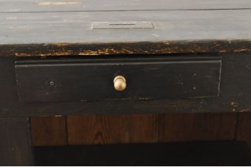 フランスアンティーク　パイン材　クラシカルなデザインがおしゃれな小振りのフレンチカウンターテーブル(演台、教壇、教卓、説教台、サイドボード、サイドキャビネット、収納棚、戸棚、店舗什器)(R-076405)