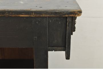 フランスアンティーク　パイン材　クラシカルなデザインがおしゃれな小振りのフレンチカウンターテーブル(演台、教壇、教卓、説教台、サイドボード、サイドキャビネット、収納棚、戸棚、店舗什器)(R-076405)