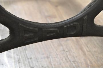 フランスアンティーク　アイアン　フランス製図学校E.P.D.Iのスツール付きフレンチ製図台(ワークテーブル、作業台、デスク、机、ドラフティングテーブル、在宅用、在宅ワーク用)(R-076406)