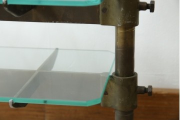 フランスビンテージ　大理石ベース　真鍮(しんちゅう)フレームの卓上フレンチディスプレイスタンド　(R-076411)