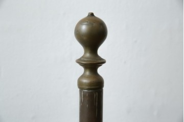 フランスビンテージ　大理石ベース　真鍮(しんちゅう)フレームの卓上フレンチディスプレイスタンド　(R-076411)