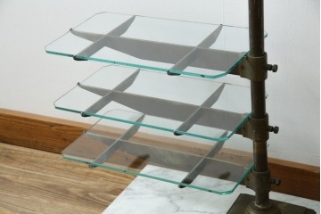 フランスビンテージ　大理石ベース　真鍮(しんちゅう)フレームの卓上フレンチディスプレイスタンド　(R-076411)