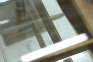 フランスビンテージ　大理石ベース　真鍮(しんちゅう)フレームの卓上フレンチディスプレイスタンド　(R-076411)