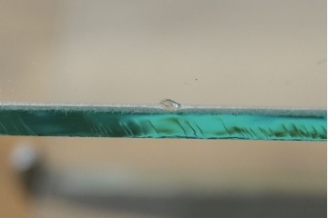 フランスビンテージ　大理石ベース　真鍮(しんちゅう)フレームの卓上フレンチディスプレイスタンド　(R-076411)