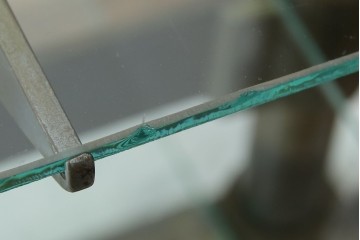 フランスビンテージ　大理石ベース　真鍮(しんちゅう)フレームの卓上フレンチディスプレイスタンド　(R-076411)