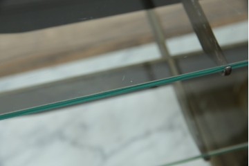 フランスビンテージ　大理石ベース　真鍮(しんちゅう)フレームの卓上フレンチディスプレイスタンド　(R-076411)