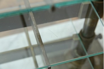 フランスビンテージ　大理石ベース　真鍮(しんちゅう)フレームの卓上フレンチディスプレイスタンド　(R-076411)