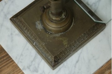 フランスビンテージ　大理石ベース　真鍮(しんちゅう)フレームの卓上フレンチディスプレイスタンド　(R-076411)