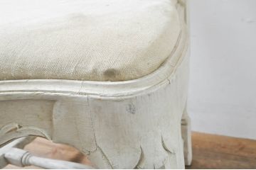 フランスアンティーク　ペイント　可愛らしい彫刻を施したフレンチダイニングチェア(椅子、イス、いす、アームレスチェア)(R-076412)