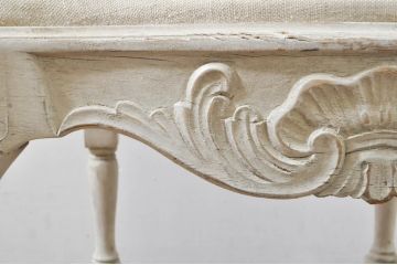 フランスアンティーク　ペイント　可愛らしい彫刻を施したフレンチダイニングチェア(椅子、イス、いす、アームレスチェア)(R-076412)