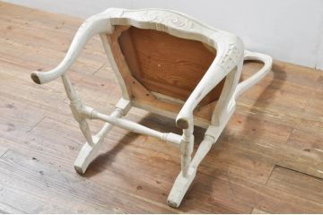 フランスアンティーク　ペイント　可愛らしい彫刻を施したフレンチダイニングチェア(椅子、イス、いす、アームレスチェア)(R-076412)